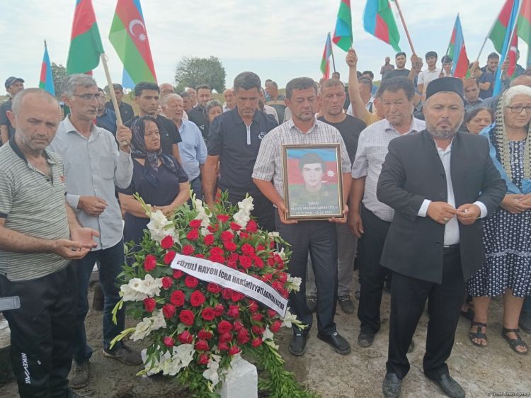 Şəhid Muğan Əliyevin Edillidə aşkarlanan qalıqları Füzulidə torpağa tapşırılıb -  FOTO Şəhid Muğan Əliyevin Edillidə aşkarlanan qalıqları Füzulidə torpağa tapşırılıb -  FOTO