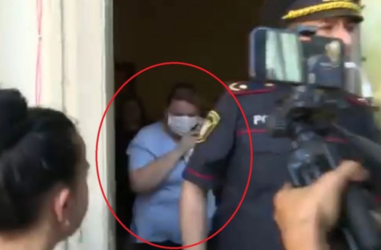 Bağçada uşağa şiddət göstərən tərbiyəçidən ETİRAF:  "Etmişəm" - VİDEO Bağçada uşağa şiddət göstərən tərbiyəçidən ETİRAF:  "Etmişəm" - VİDEO