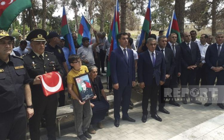 Birinci Qarabağ müharibəsinin şəhidi Bəxtiyar Hümbətov Yevlaxda dəfn edilib -  YENİLƏNİB Birinci Qarabağ müharibəsinin şəhidi Bəxtiyar Hümbətov Yevlaxda dəfn edilib -  YENİLƏNİB