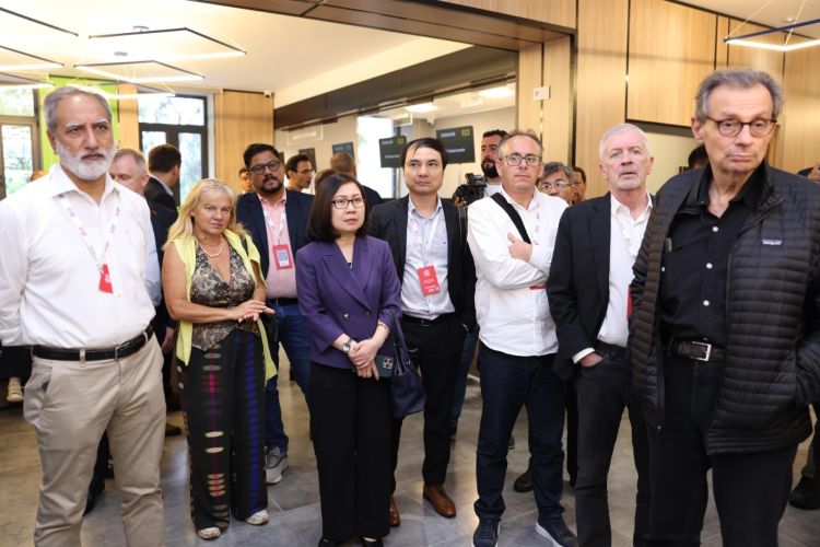 II Şuşa Qlobal Media Forumunun iştirakçıları Şuşadakı DOST filialında olublar II Şuşa Qlobal Media Forumunun iştirakçıları Şuşadakı DOST filialında olublar