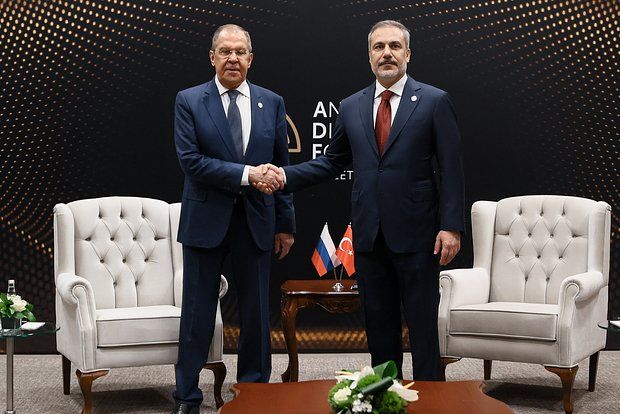 Lavrov Türkiyənin xarici işlər naziri ilə görüşüb