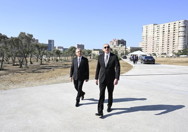 Prezident “Gənclik” metrosu yanında yaradılan yeni parkda olub -  FOTO