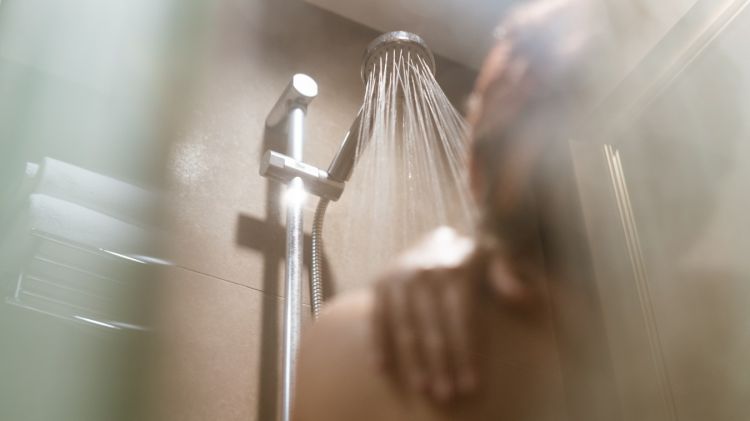 Yüksək temperaturda çimmək olarmı? - Terapevt izah etdi Yüksək temperaturda çimmək olarmı? - Terapevt izah etdi