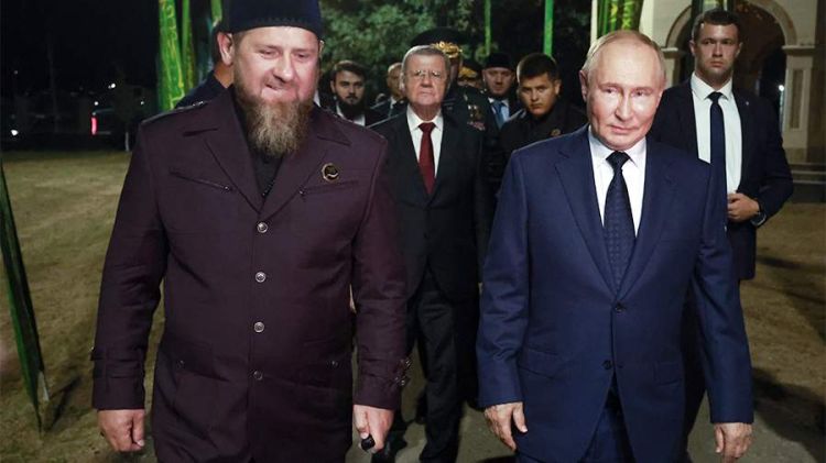 Putin Qroznıda İsa peyğəmbərin adını daşıyan yeni məscidi ziyarət edib - VİDEO