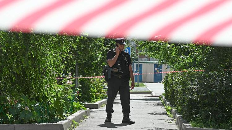 Moskvanın mərkəzində insan qalıqları olan 37 qutu və 7 konteyner aşkar edilib Moskvanın mərkəzində insan qalıqları olan 37 qutu və 7 konteyner aşkar edilib