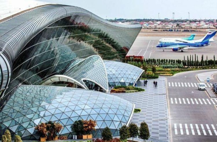 Bakı aeroportunda HƏYƏCANLI ANLAR - Sərnişinin həyatını xilas etmək olmadı