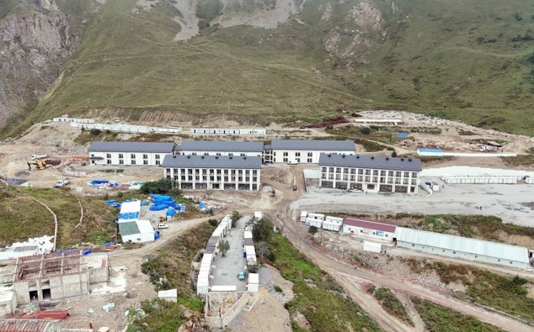 İlham Əliyev “İstisu” Müalicə-İstirahət Kompleksində aparılan tikinti işləri ilə tanış olub - Yenilənib İlham Əliyev “İstisu” Müalicə-İstirahət Kompleksində aparılan tikinti işləri ilə tanış olub - Yenilənib