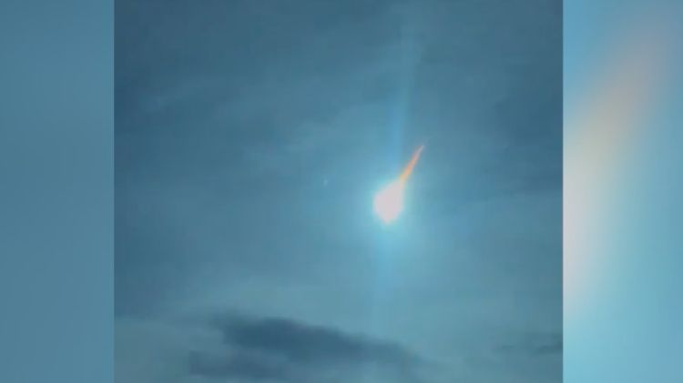 Filippinlilər başları üzərindən keçən asteroidin düşmə anını çəkdilər -  VİDEO Filippinlilər başları üzərindən keçən asteroidin düşmə anını çəkdilər -  VİDEO