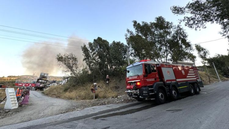 İzmirdə anbarda baş verən yanğın söndürülüb