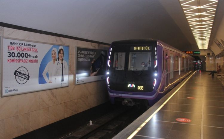 Bakı metrosunda ləngimə: qapılar bağlanmadı, sərnişinlər düşürüldü