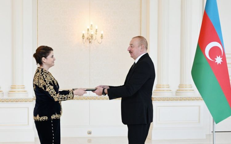 İlham Əliyev Əlcəzairin Azərbaycanda yeni səfirini qəbul edib - Yenilənib - FOTO İlham Əliyev Əlcəzairin Azərbaycanda yeni səfirini qəbul edib - Yenilənib - FOTO