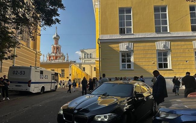 Moskvada Kremlin yaxınlığında atışma olub: ölən var, onlarla insan saxlanılıb