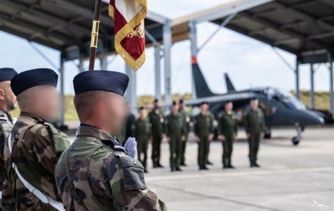 Fransa ukraynalı pilotların birinci qrupuna "Alphajet" təyyarələrində təlimini başa vurub Fransa ukraynalı pilotların birinci qrupuna "Alphajet" təyyarələrində təlimini başa vurub