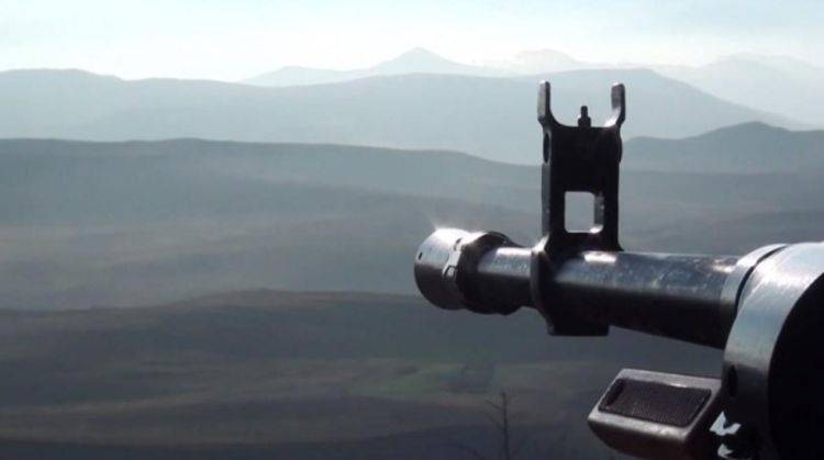 Hərbçimiz odlu silahdan açılan atəşdən öldü Hərbçimiz odlu silahdan açılan atəşdən öldü