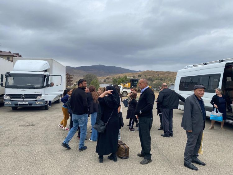 İlk köç karvanı Cəbrayıl şəhərinə çatıb - FOTO