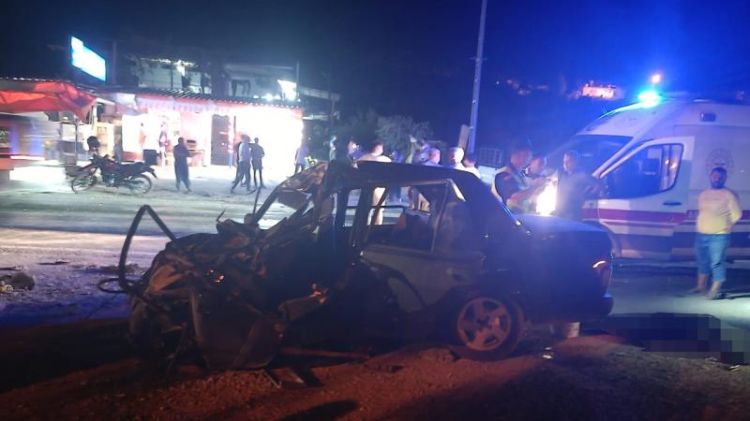 İdarəetmədən çıxan avtomobil piyadanı vurub, sonra yük maşınına çırpıldı: 2 ölü, 1 yaralı İdarəetmədən çıxan avtomobil piyadanı vurub, sonra yük maşınına çırpıldı: 2 ölü, 1 yaralı