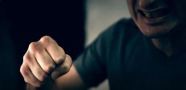 Azərbaycanda DƏHŞƏT: oğul atasını döyüb öldürdü Azərbaycanda DƏHŞƏT: oğul atasını döyüb öldürdü