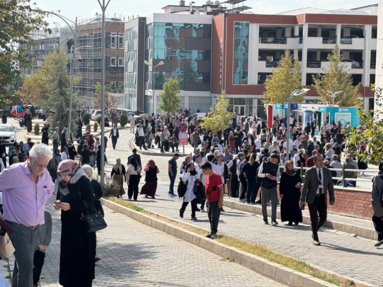 Türkiyədə baş vermiş zəlzələdə 200-ə yaxın insan yaralanıb, binalara ziyan dəyib - YENİLƏNİB