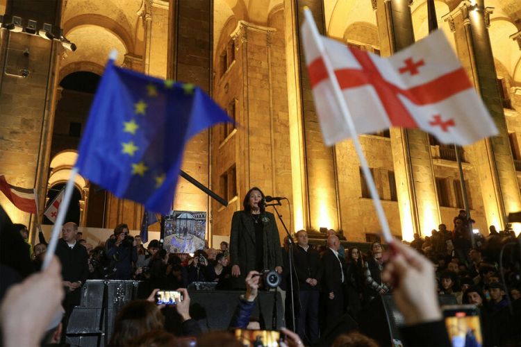 Fransa Qərbin Gürcüstanda çevriliş etmək istəyini AÇIQLADI