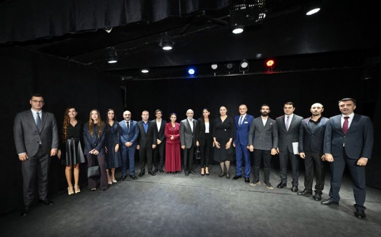 Mehriban Əliyeva Pantomim Teatrında olub - FOTO