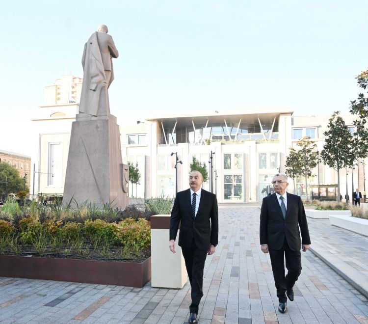 İlham Əliyev metronun "28 May" stansiyasının qarşısında yaradılan şəraitlə tanış olub - YENİLƏNİB - FOTO