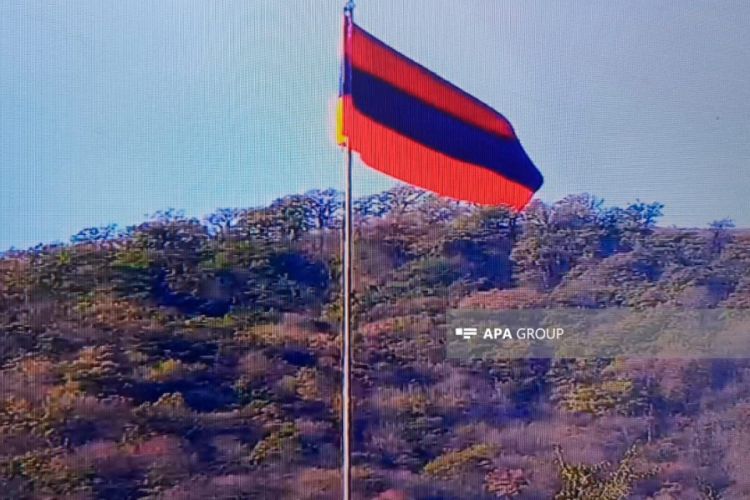 Ermənistan Azərbaycanla şərti sərhəddə "səlibçi" bayraqlarını endirdi Ermənistan Azərbaycanla şərti sərhəddə "səlibçi" bayraqlarını endirdi
