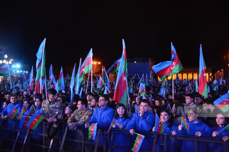 Bakıda Zəfər Günü münasibətilə təntənəli bayram konserti keçirilir - FOTO