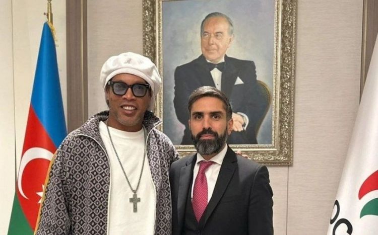 Rövşən Nəcəf Ronaldinyo ilə görüşüb