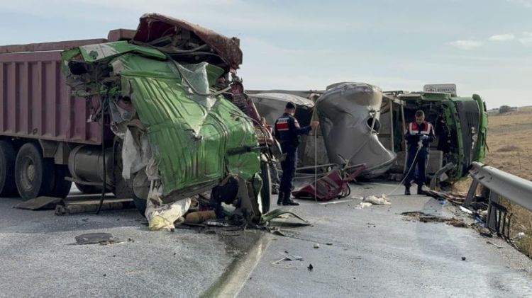 Türkiyədə tanker yük maşını ilə toqquşub: Ölənlər var