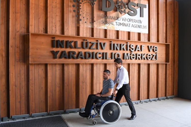 COP29 çərçivəsində DOST İnklüziv İnkişaf və Yaradıcılıq Mərkəzinin sərgisinə baxış keçirilib