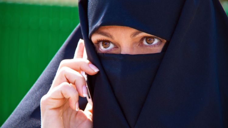 Qırğızıstanda niqab geyinənlər cərimələnəcəklər