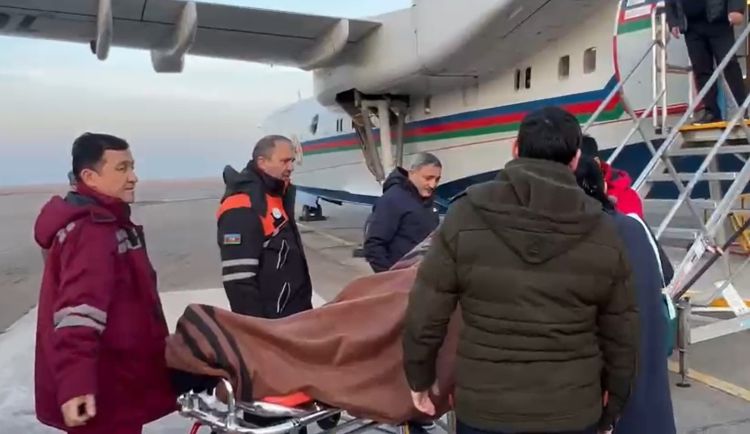 Aktauda təyyarə qəzasında yaralanan vətəndaşlar Bakıya yola düşüb - FOTO