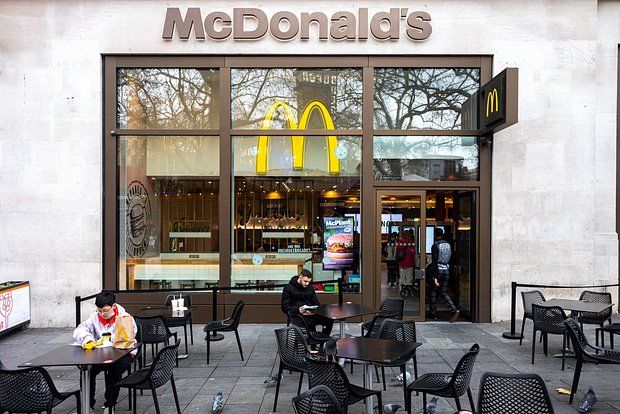 McDonald's-ın yüzlərlə əməkdaşı şirkəti məhkəməyə verib McDonald's-ın yüzlərlə əməkdaşı şirkəti məhkəməyə verib