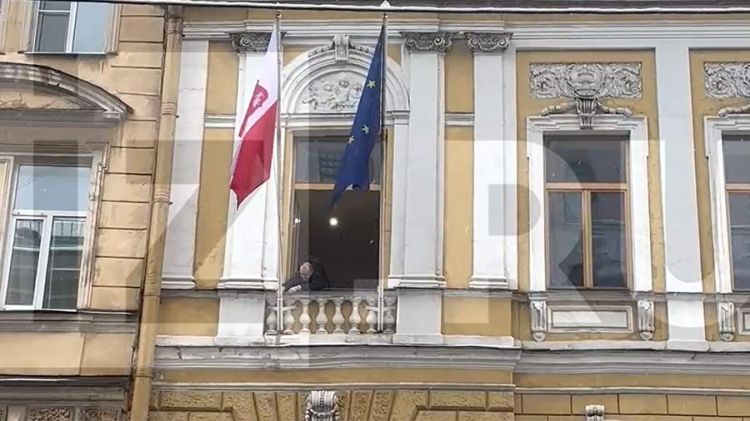 Polşanın Sankt-Peterburqdakı Baş Konsulluğu rəsmən bağlandı Polşanın Sankt-Peterburqdakı Baş Konsulluğu rəsmən bağlandı