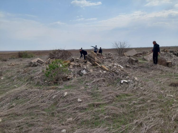 Ağdamın Şıxbabalı kənd qəbristanlığında partlamamış hərbi sursat tapılıb - Rey Kərimoğlu