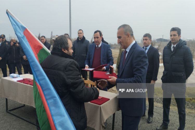 Növbəti köç karvanı Şuşa, Xocalı şəhərlərinə və Ballıca kəndinə çatıb, mənzillərin açarları təqdim edilib - FOTO