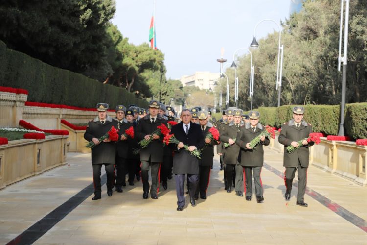 Dövlət Xidmətinin rəhbərliyi Şəhidlər xiyabanını ziyarət edib - FOTO