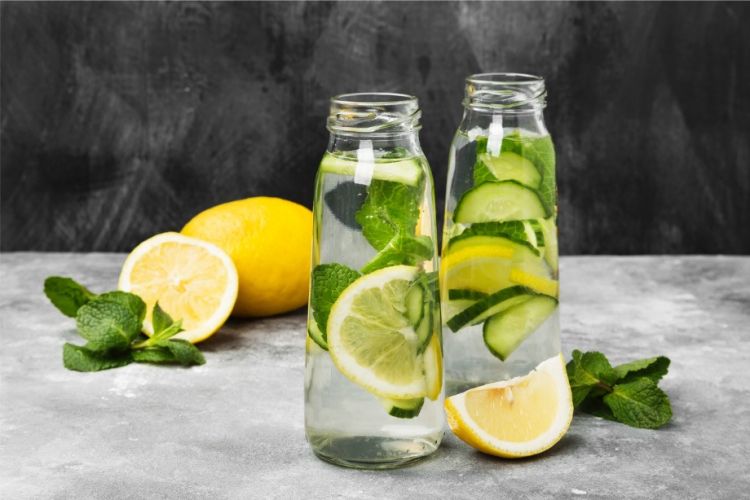 Limonlu su içmək həqiqətən faydalıdır?