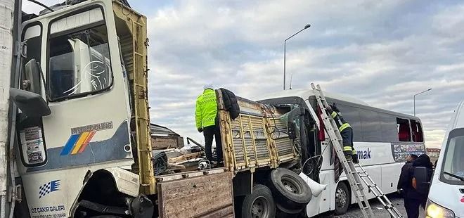 Türkiyədə zəncirvari qəza: 3 ölü, 33  yaralı Türkiyədə zəncirvari qəza: 3 ölü, 33  yaralı