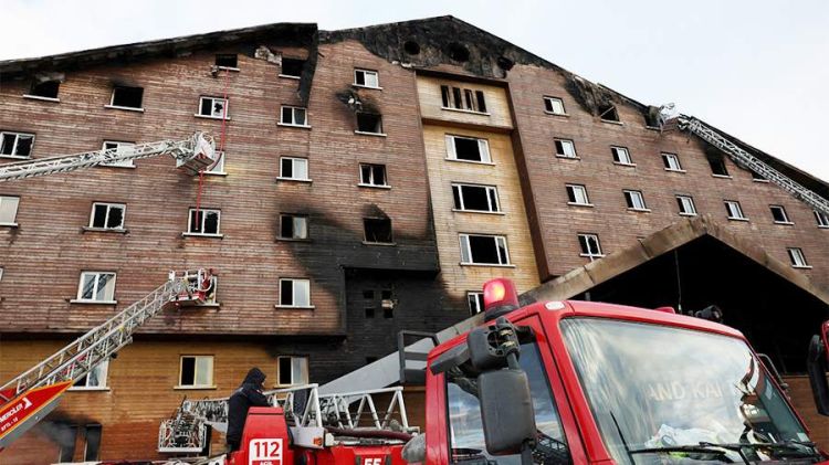 Türkiyə hökuməti Boludakı oteldə yanğından sonra ən azı 50 oteli möhürləyib