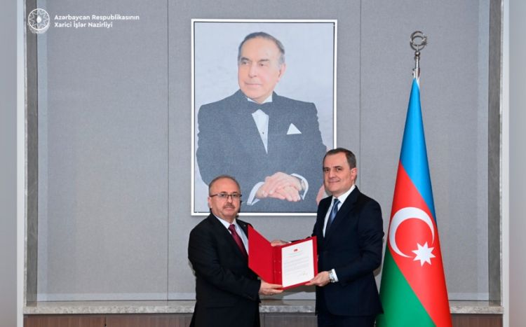 Türkiyənin yeni səfiri etimadnaməsinin surətini Ceyhun Bayramova təqdim edib - FOTO