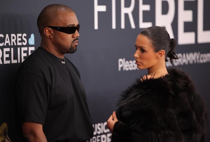 Kanye Uest arvadının "Grammy"dəki geyiminə görə 20 milyon dollar itirə bilər