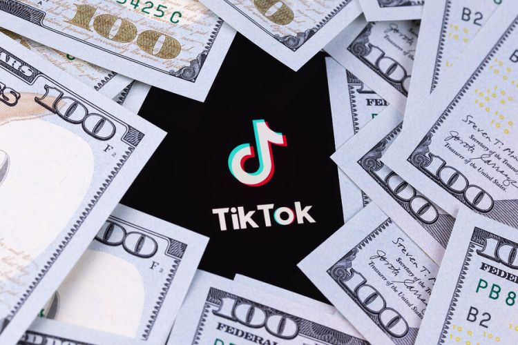 Tramp "TikTok"un satışına nəzarət etməyi ona tapşırdı