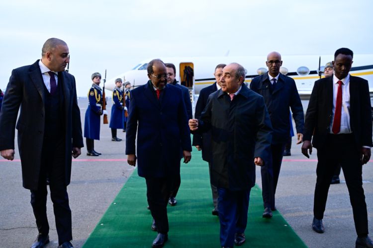 Somali Prezidenti Azərbaycana rəsmi səfərə gəlib Somali Prezidenti Azərbaycana rəsmi səfərə gəlib