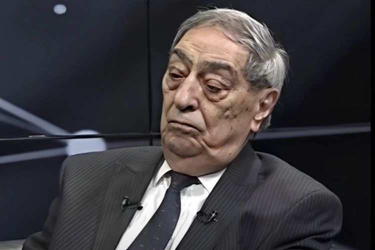 Rəşid Mahmudov estetik etdirənləri QINADI: "30 yaşdan aşağıların ağlı yoxdur" - VİDEO Rəşid Mahmudov estetik etdirənləri QINADI: "30 yaşdan aşağıların ağlı yoxdur" - VİDEO