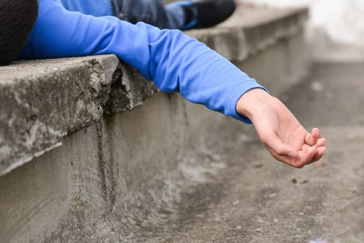 Daşkəsəndə gənc oğlan pilləkəndən yıxılaraq ölüb Daşkəsəndə gənc oğlan pilləkəndən yıxılaraq ölüb