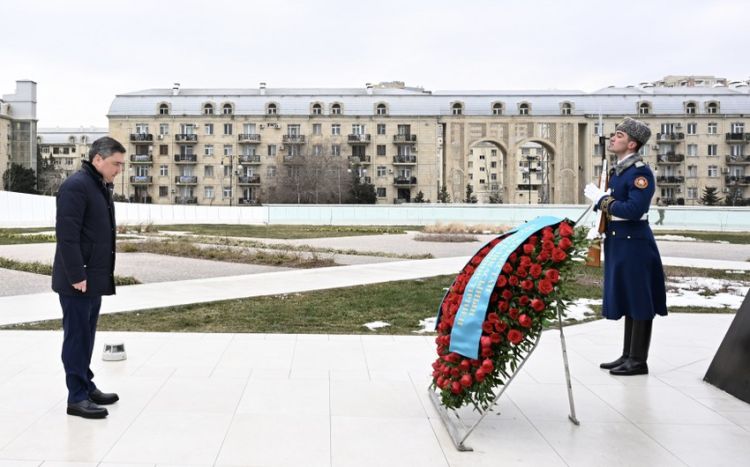 Qazaxıstanın Baş naziri Bakıda Zəfər parkını ziyarət edib - FOTO