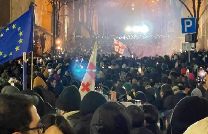 Tbilisidə parlament binası qarşısında etiraz aksiyası yenidən başlayıb