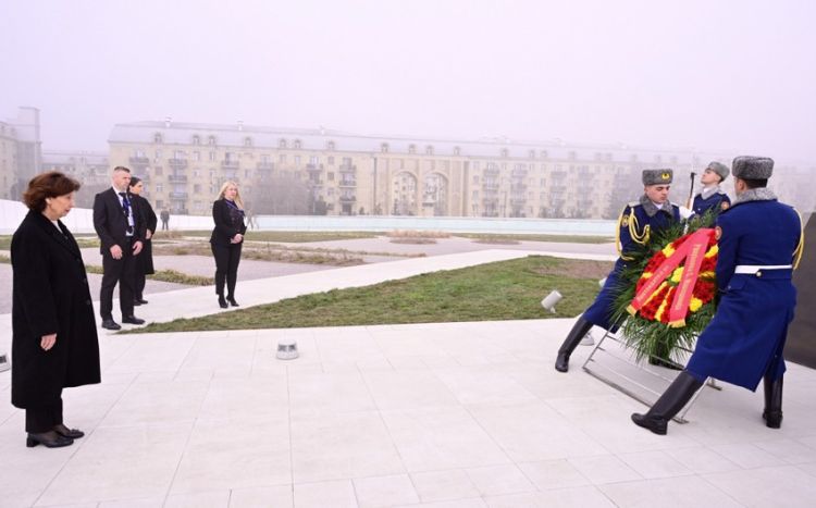 Şimali Makedoniya Prezidenti Bakıda Zəfər parkını ziyarət edib -  FOTO