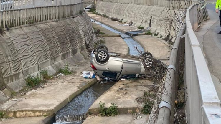 İdarəetmədən çıxan avtomobil dərəyə aşdı: 5 yaralı